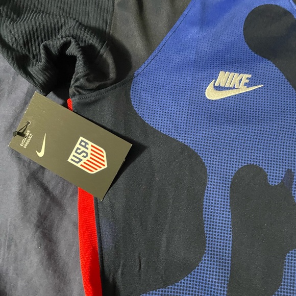 Team USA Nike Women’s Soccer Jersey (Medium) Retails For $90 - Picture 9 of 13